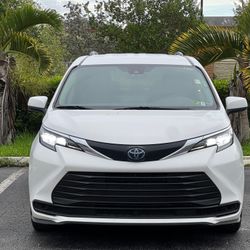 2022 Toyota Sienna LE