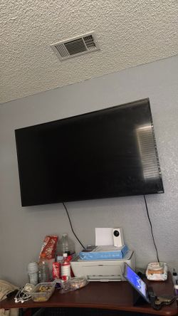 50 inch Tv with tv mount and onn soundbar