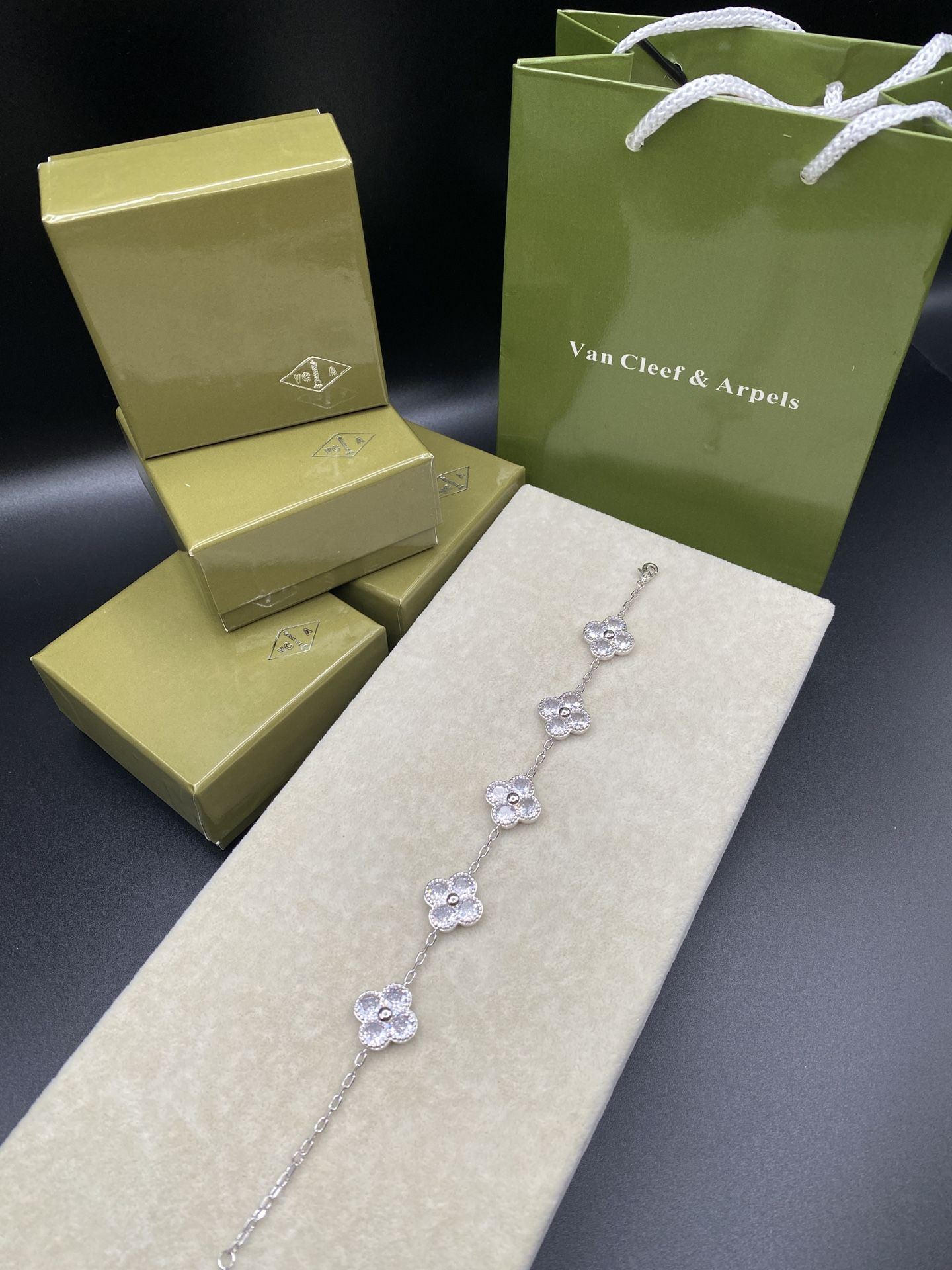 5 Motifs Silver Diamonds Stone Clover Van Cleef & Arpels 
