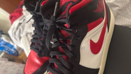 Jordan 1 mid “bred toe” size 10.5