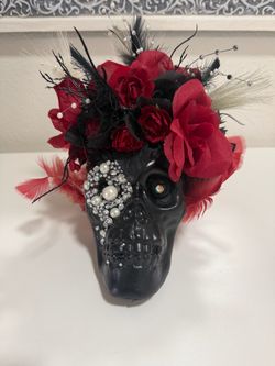 Glam Gothic Skull Centerpiece