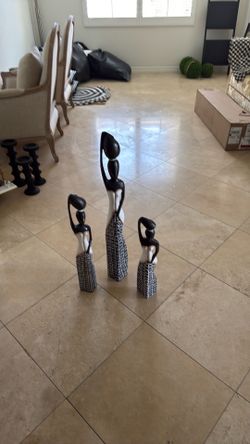 3 standing African statues