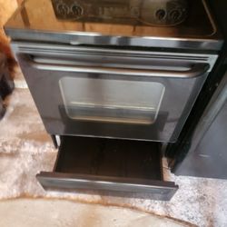 GE Stove and Fridgidaire Refrigerator 