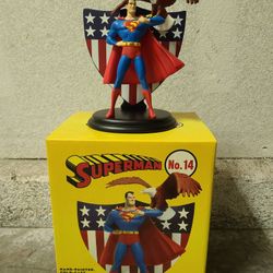 Superman No.14 Statue