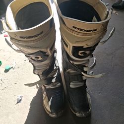 Motorcycle boots