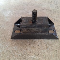 SBC Transmission Mount TH 350