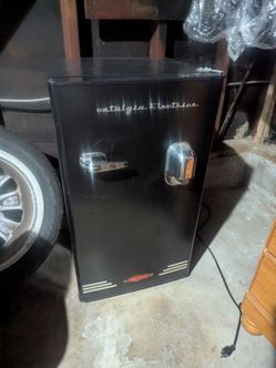 Compact Refrigerator