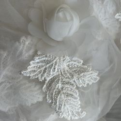 9 Feet One-Layer Luxury Wedding Veil 3D Flowers With  Comb