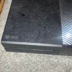 Xbox One Comes Wit Cords And Controller 