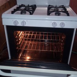 Stove / Estufa Frigidaire ,( Free Delivery 🚚