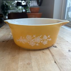 Vintage Pyrex Casserole Dish 