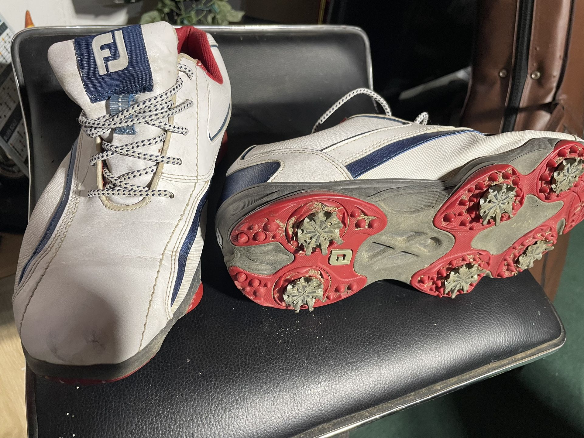 golf shoes