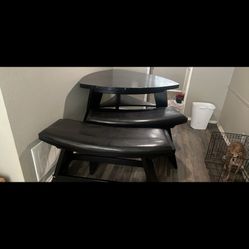 Triangle dinning table / with 2 benches 