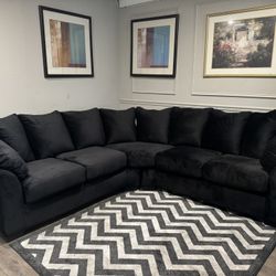 Black Velvet Sectional. 🚚WE DELIVER🚚