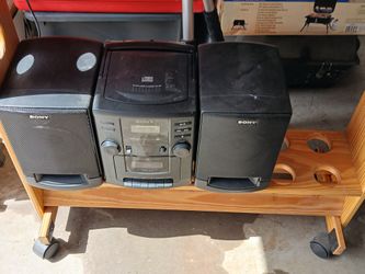 Sony Cd Player With Am Fm Radio And Speakers
