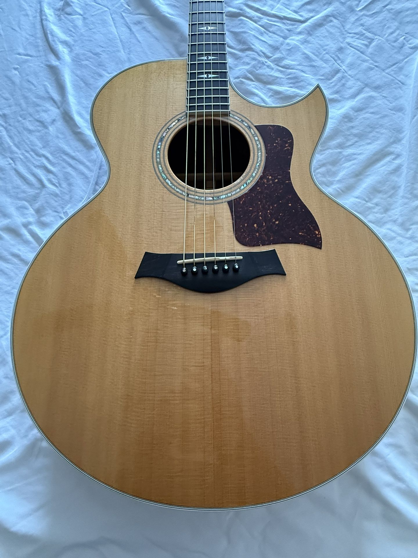 Taylor Guitar 815 CE