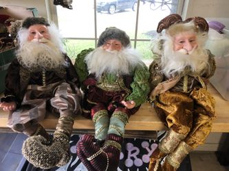 Decorative ceramic Christmas elves.