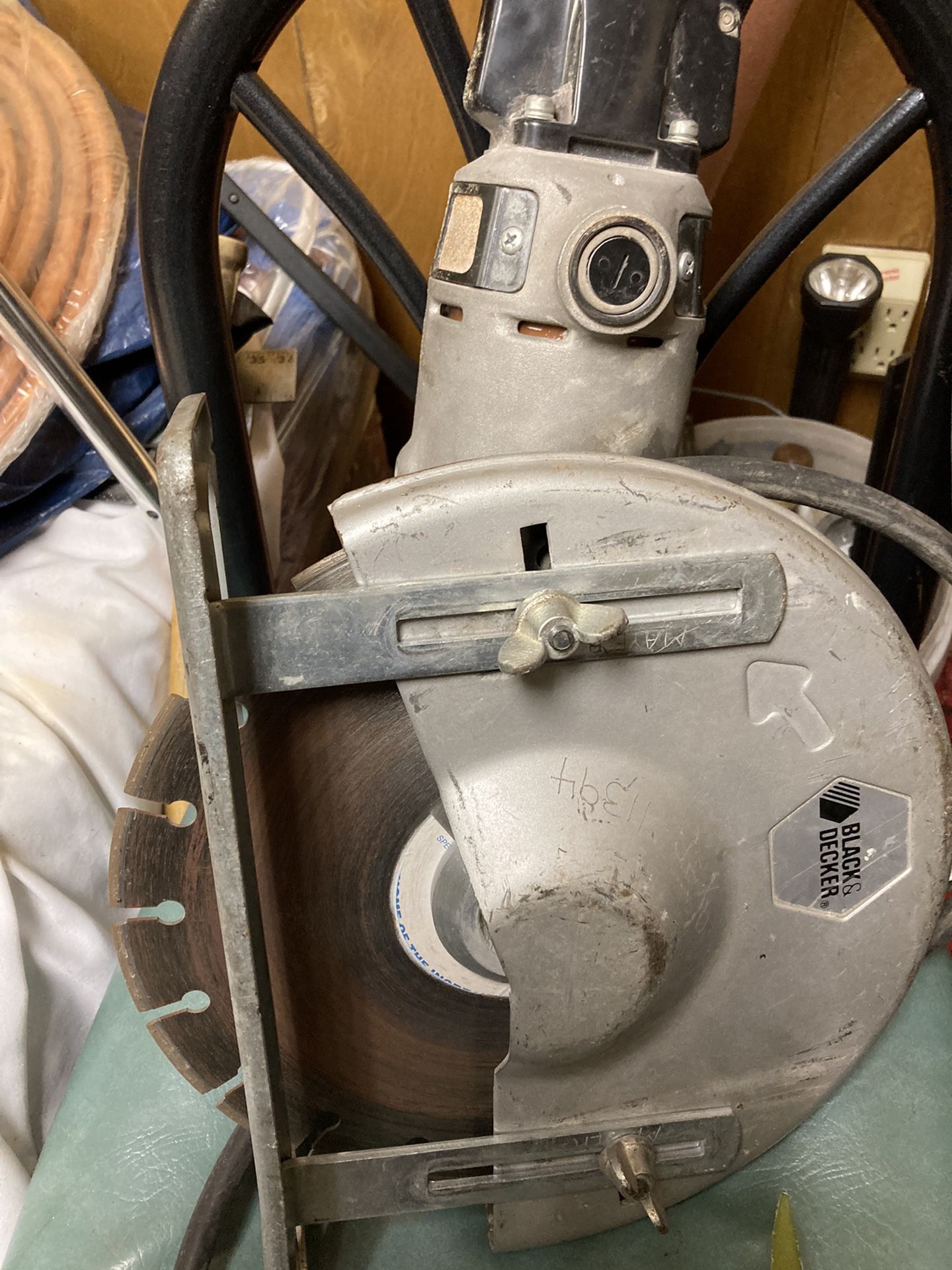 Beautiful condition. Cut saw. With blades.