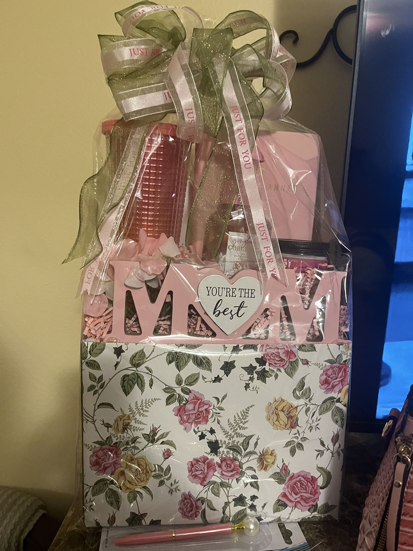 Happy Birthday Mom Gift Basket 