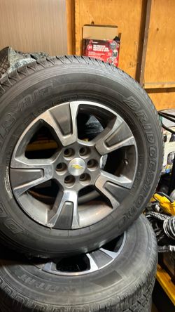2 Chevy Colorado rims and 2 255 sized tires