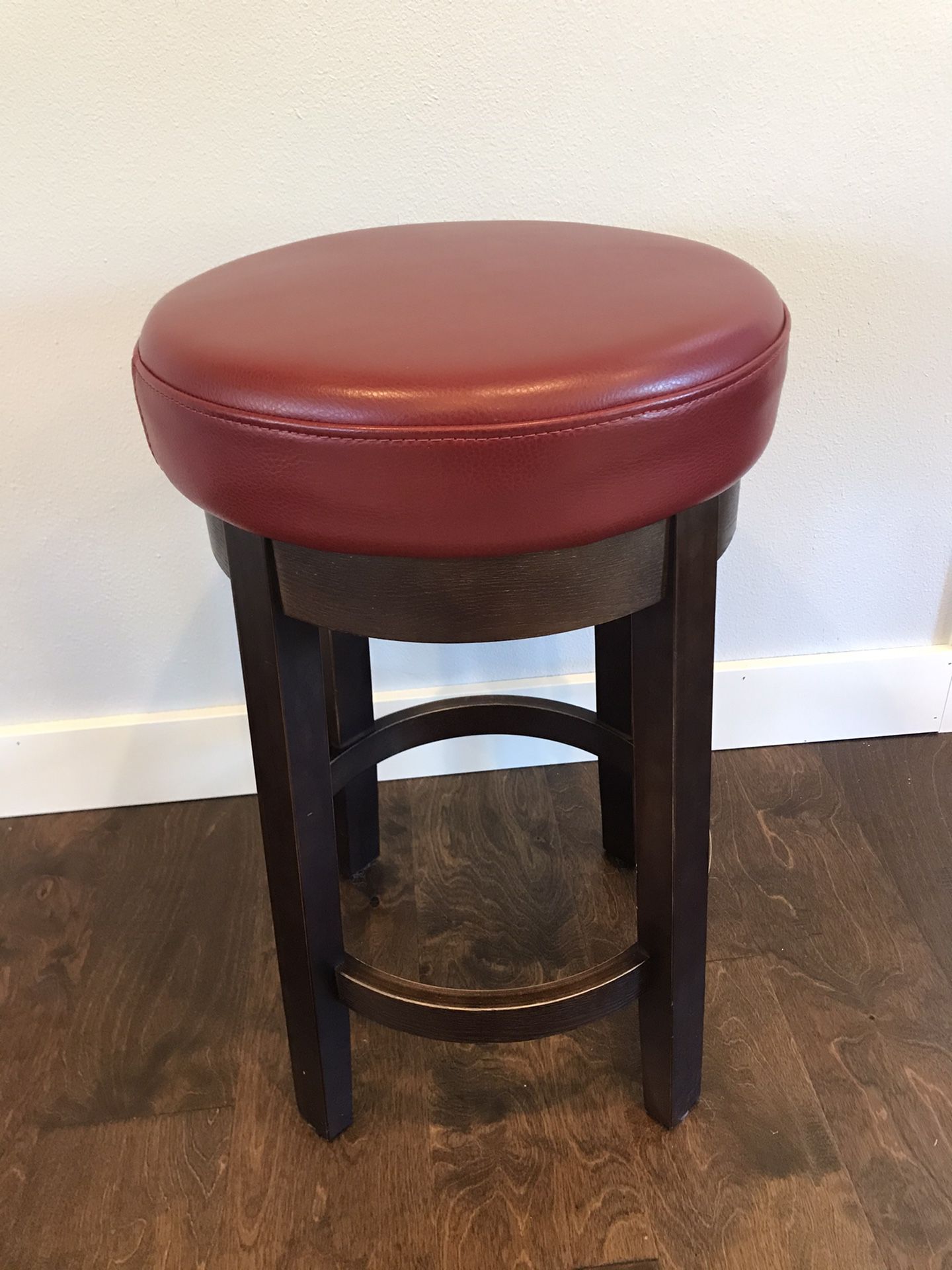 Quality Swivel Top Stool from Dania Furniture