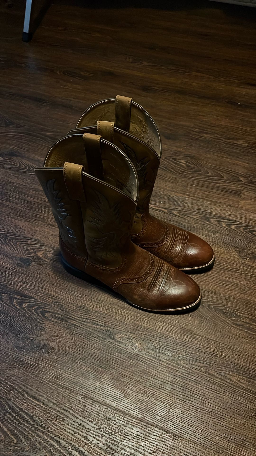 Size 11.5 round toe Ariat boots 