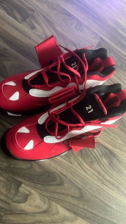 Deion Sanders (NIKE AIR DIAMOND TURF 2)