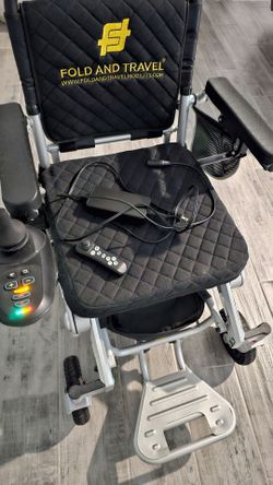Electric lift chair with remote