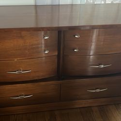 Dresser With Mirror