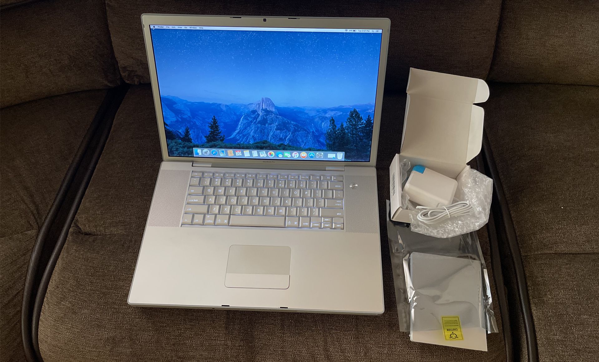 Macbook Pro 17” Excellent condition