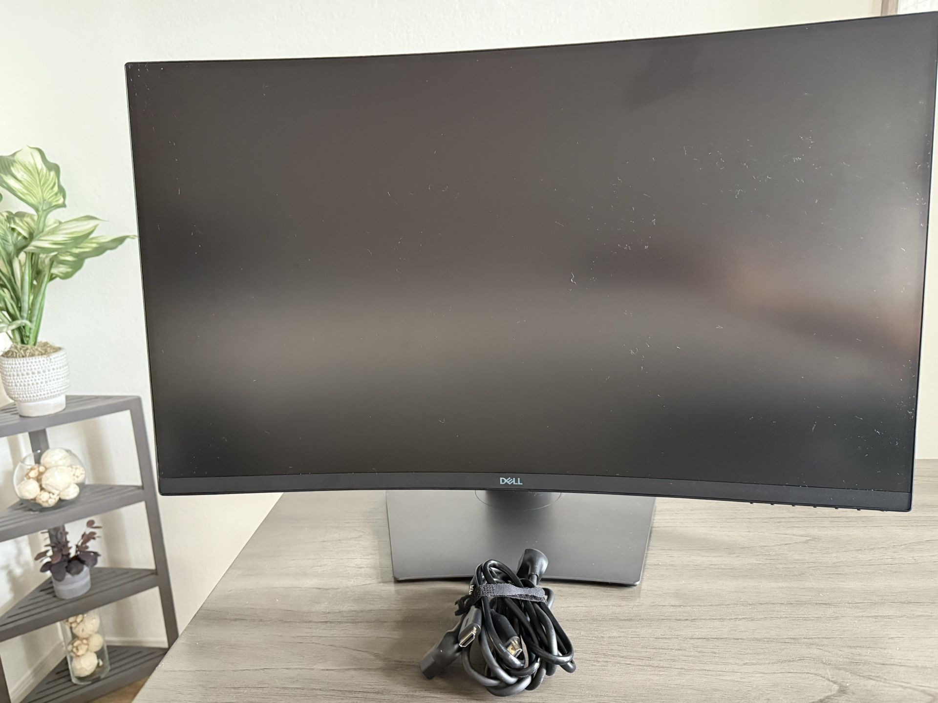 Dell Monitor 32-inch, 2K LED Curved, Like New