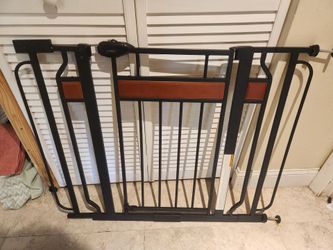 Safety gate for baby or pets