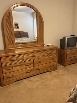 Bdrm Solid Oak Set 7pcs Available