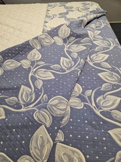 2 Twin lite weight comforters or throws/ foot throw, by Linen Source,Reversable $25 ea