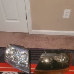 99-04 Jeep Grand Cherokee Headlights 