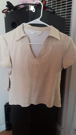 blouse size X Small from max studio. no stains in good condition can fit a small too, stretchy material