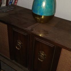 Beautiful Antique Record Player W/ Some Records 