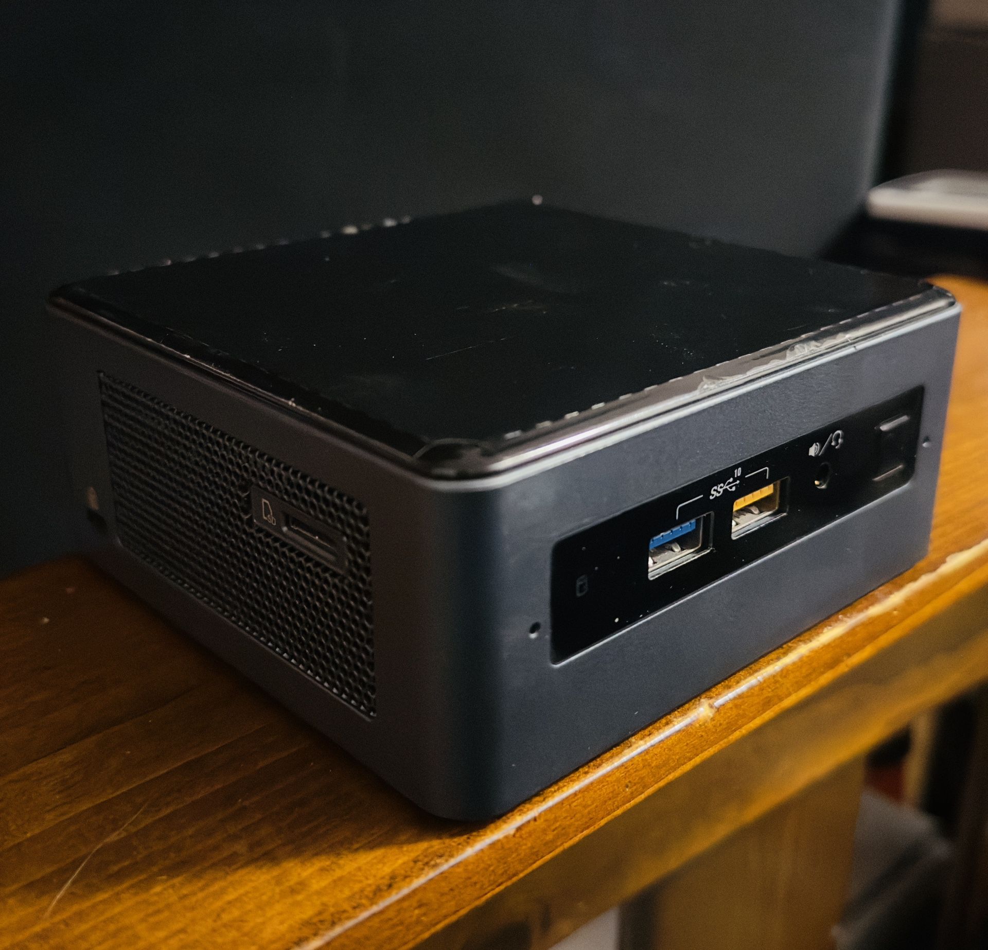 Intel BOXNUC8i7BEH1 Mini PC