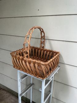 Extra Large Basket.    $10 Cash.   South Austin.