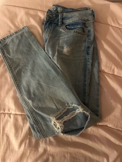 Light Wash Ripped Jeans