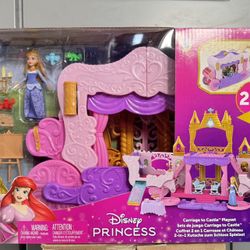 Mattel Disney Princess Toys, Carriage to Castle Transforming Playset with Aurora Small Doll, 4 Figures, Furniture & Accessories