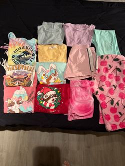 Girls clothes size small 12pcs