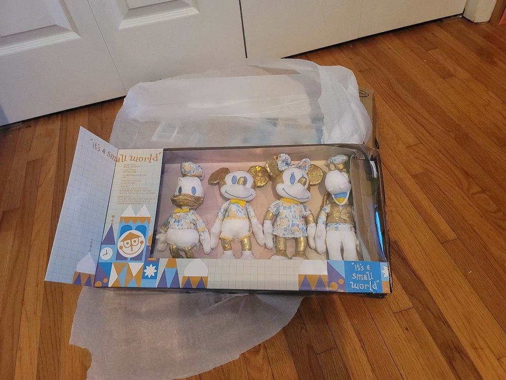 Walt Disney World 50th Anniversary Celebration “it’s a Small World” Plush