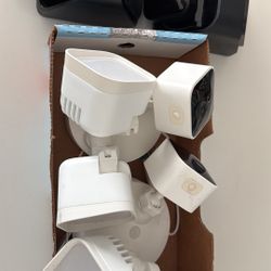 Lot Of 4 Blink Wired And Solar Flood Lights And Camera - $75 For 4!