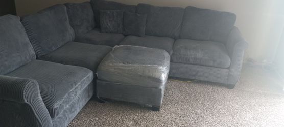 Dark Gray Power Reclining Sofa – Like New, 5 Seats – Fort Wayne, IN