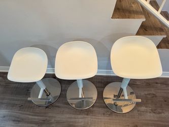 Set of 3 White Janinge Swivel Bar Stools