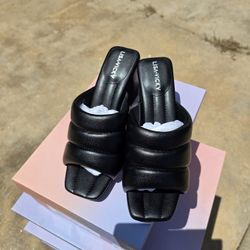 Lisa Vicky Very-V Black Sheep Napa Sandal Black Slip On Heel Women’s Sz. 7 NEW