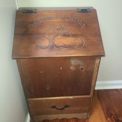 Vintage potatoe and onion box