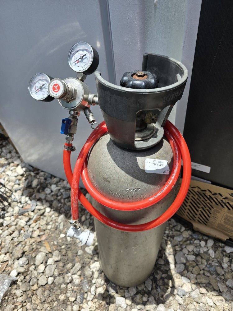 Tank And Regulators C Dioxide