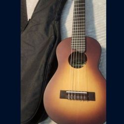 Yamaha GL Series Guitalele 